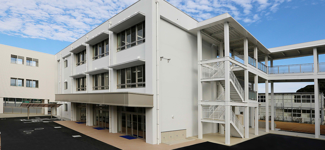 水俣地区新設高校 特別教室棟 外観（南東面）